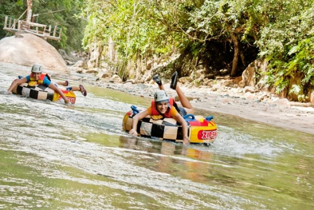 Baldacchino sul fiume